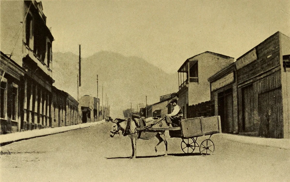 Escena callejera en Antofagasta, 1912 — aprox. 1912 | Chile de Ayer