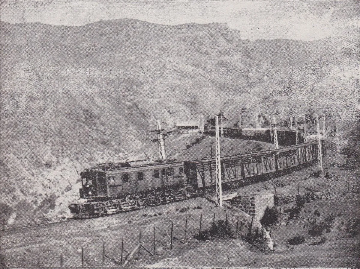 Locomotora eléctrica en servicio, circa 1929 — aprox. 1929 | Chile de Ayer