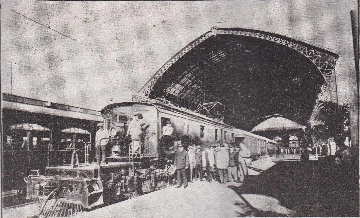 Tren eléctrico en la Estación Mapocho, circa 1929 — aprox. 1929 | Chile de Ayer
