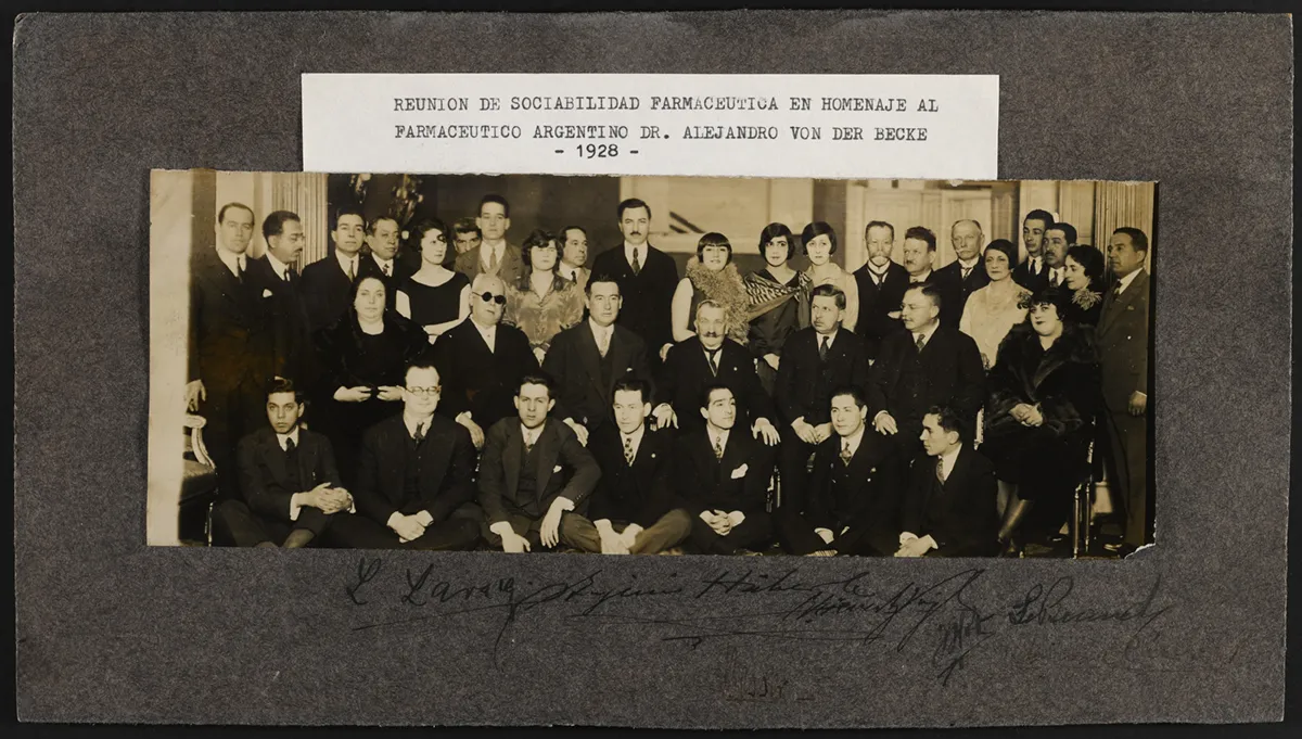 Homenaje al farmacéutico argentino Dr. Alejandro Von Der Becke, 1928 — aprox. 1928 | Chile de Ayer