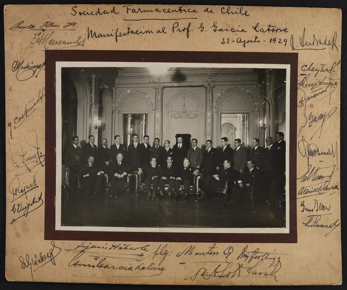 Manifestación al Prof. G. Gracía Latorre — aprox. 1929 | Chile de Ayer