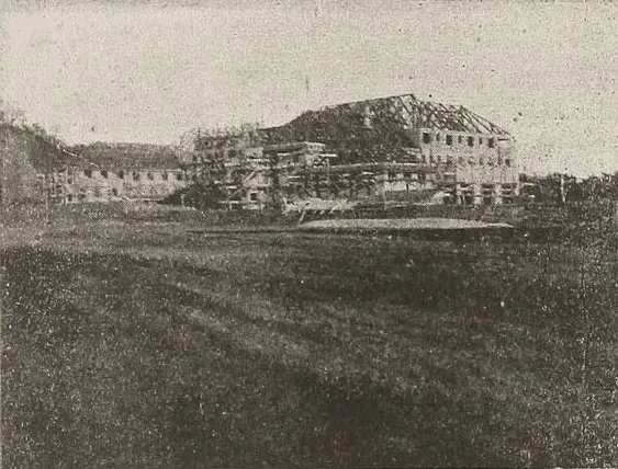 Construcción Hotel Pucón, Chile. — aprox. 1934 | Chile de Ayer