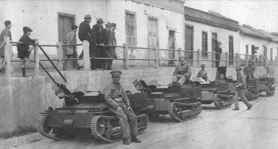 Golpe de Estado del 4 de junio de 1932: tropas del Regimiento Yungay cerca de la Base Aérea El Bosque — aprox. 1932 | Chile de Ayer