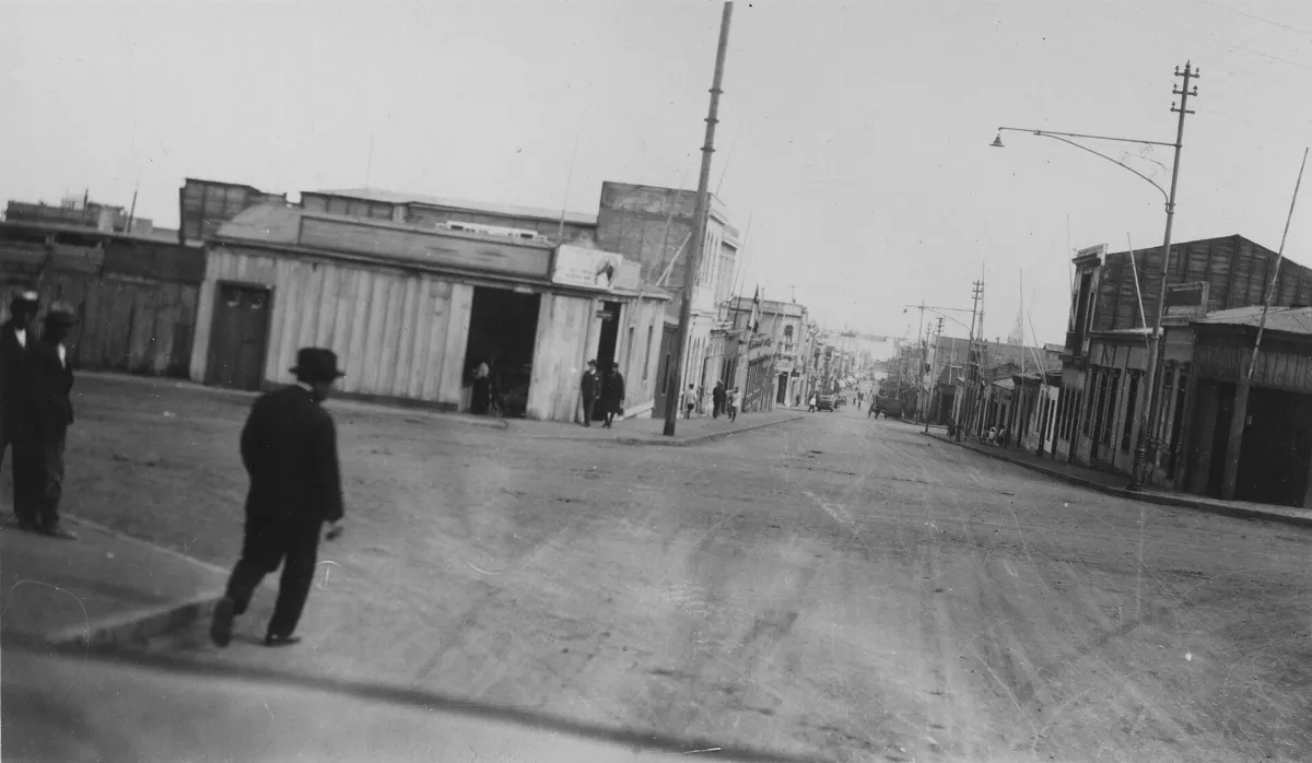 Escena callejera en Valparaíso — Década de 1940 | Chile de Ayer
