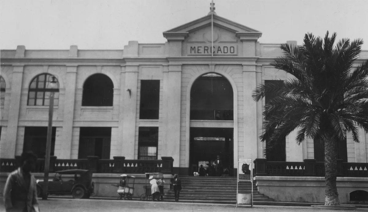 Fachada del Mercado Municipal de Antofagasta — Década de 1940 | Chile de Ayer