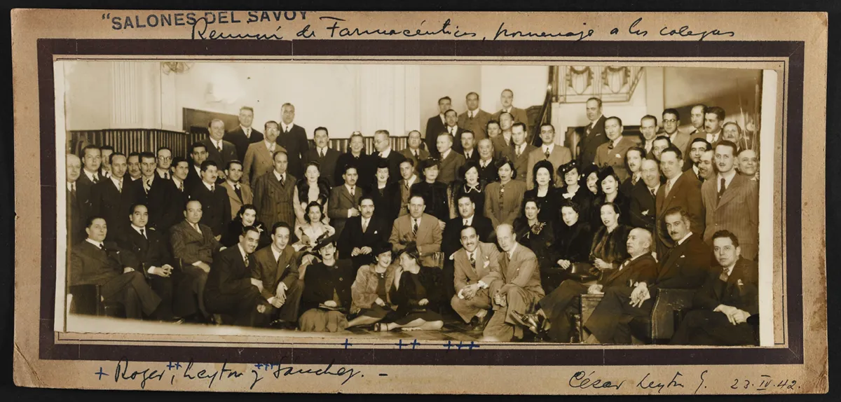 Reunión de farmacéuticos, homenajes a los colegas 23 de abril del año 1942 — 1942 | Chile de Ayer
