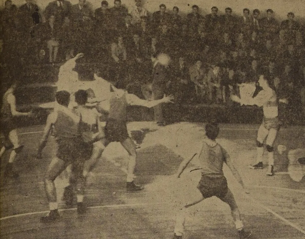 Triunfo de Universidad Católica 57-33 sobre Ferroviario en la final del Torneo de Invitación 1949 — aprox. 1949 | Chile de Ayer