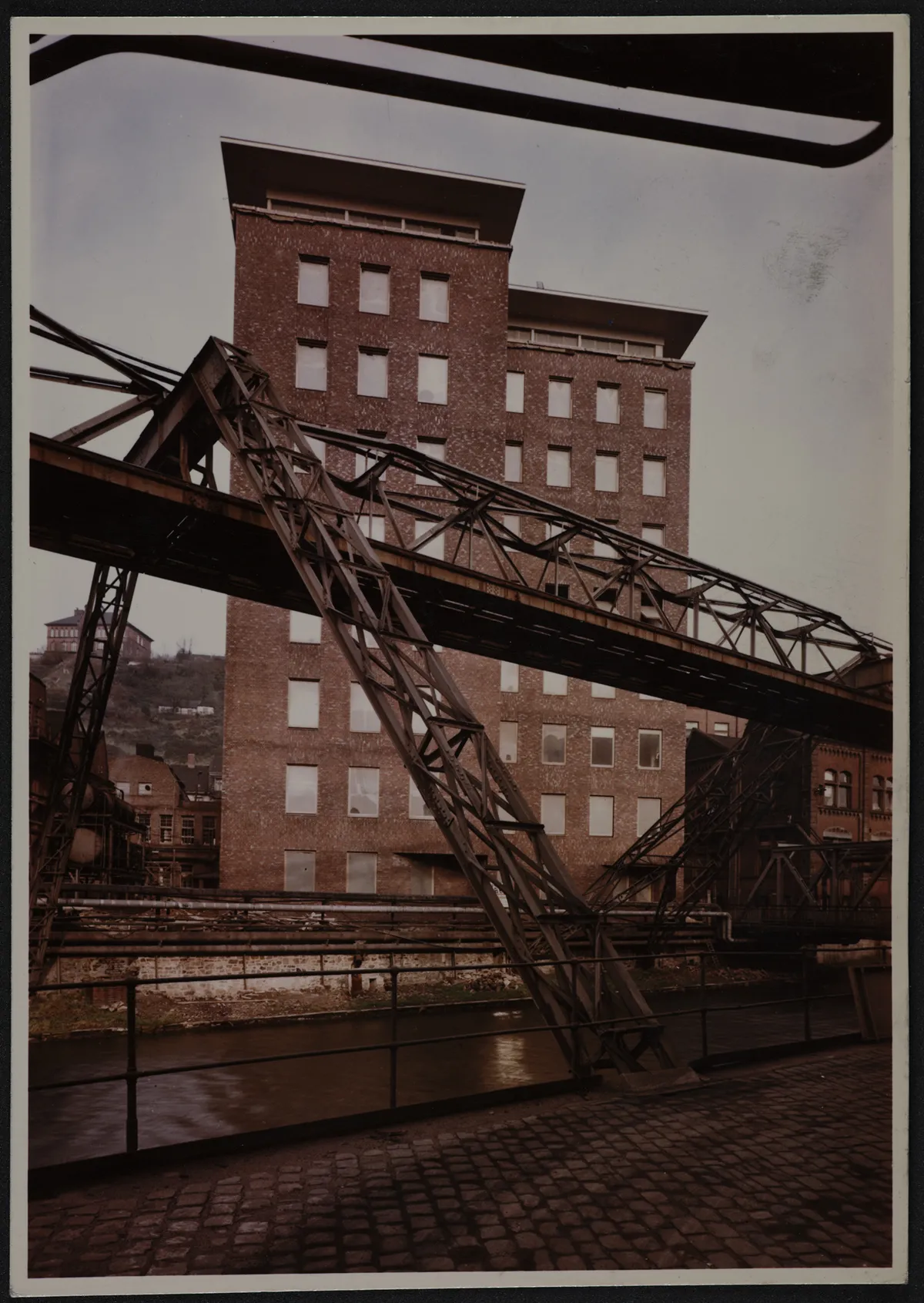 Planta de Elberfeld vista desde la calle, 1954 — aprox. 1954 | Chile de Ayer