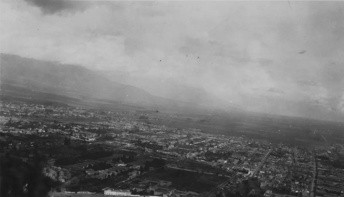 Vista de Santiago desde el Cerro San Cristóbal hacia el sur — aprox. 1870–1930 | Chile de Ayer