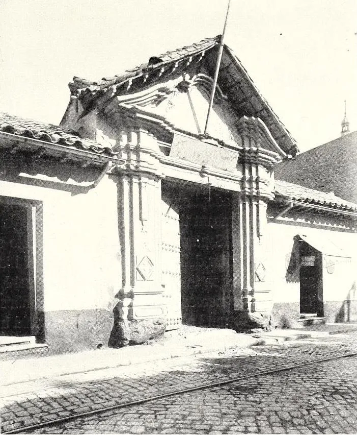 Antiguo portón colonial español, Santiago de Chile, 1904 — aprox. 1904–1930 | Chile de Ayer