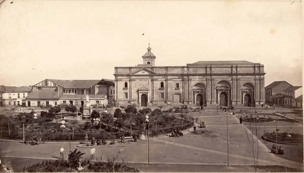 Plaza de Armas y Catedral de Santiago — aprox. 1870–1930 | Chile de Ayer