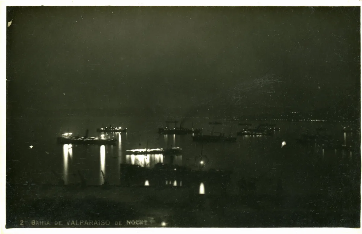 Bahía de Valparaíso de noche — aprox. 1890–1930 | Chile de Ayer