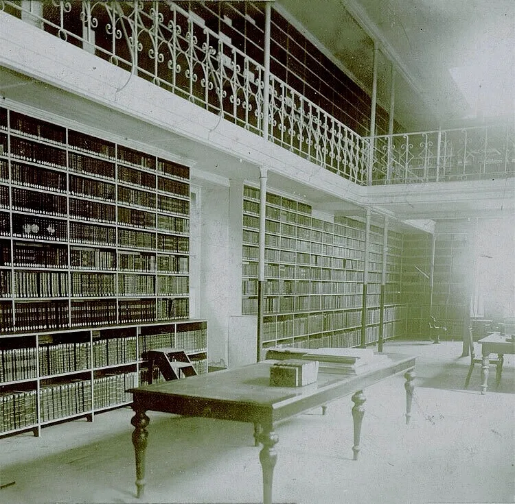 Biblioteca de José Antonio de Rojas en Valparaíso — aprox. 1890–1930 | Chile de Ayer