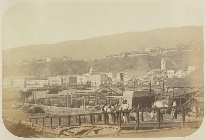 Puerto de Valparaíso con muelles y actividad portuaria — aprox. 1890–1930 | Chile de Ayer