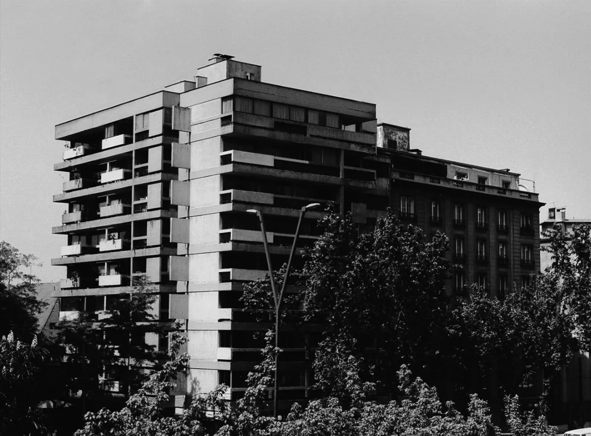 Edificio Bendersky Smuclir, fachada frontal angular — aprox. 1964 | Chile de Ayer