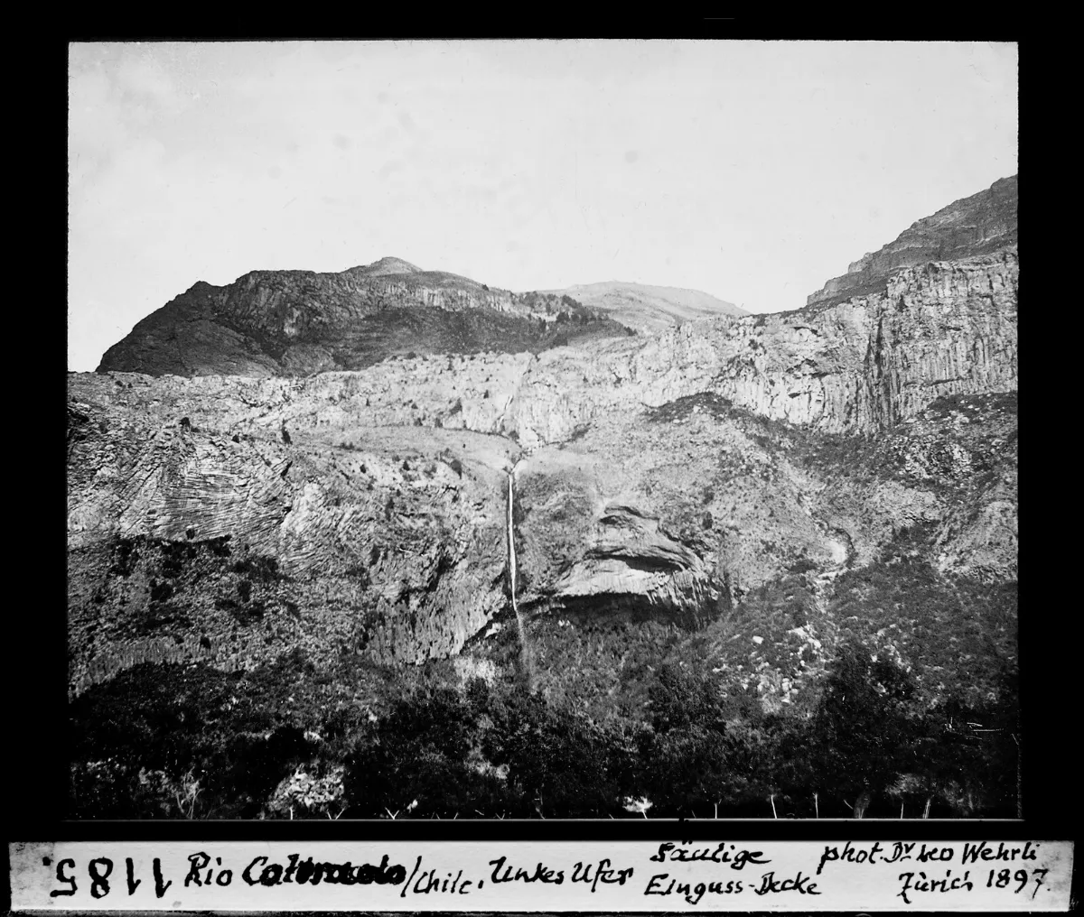 Pared de montaña y cascada — aprox. 1897–1940 | Chile de Ayer