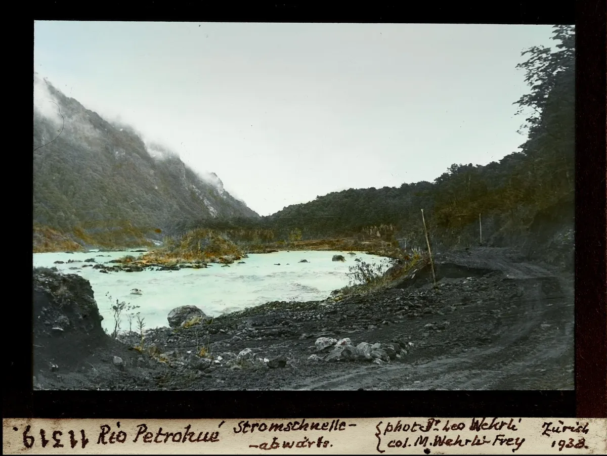 Río Petrohué con aguas turquesas, Patagonia — aprox. 1938–1940 | Chile de Ayer