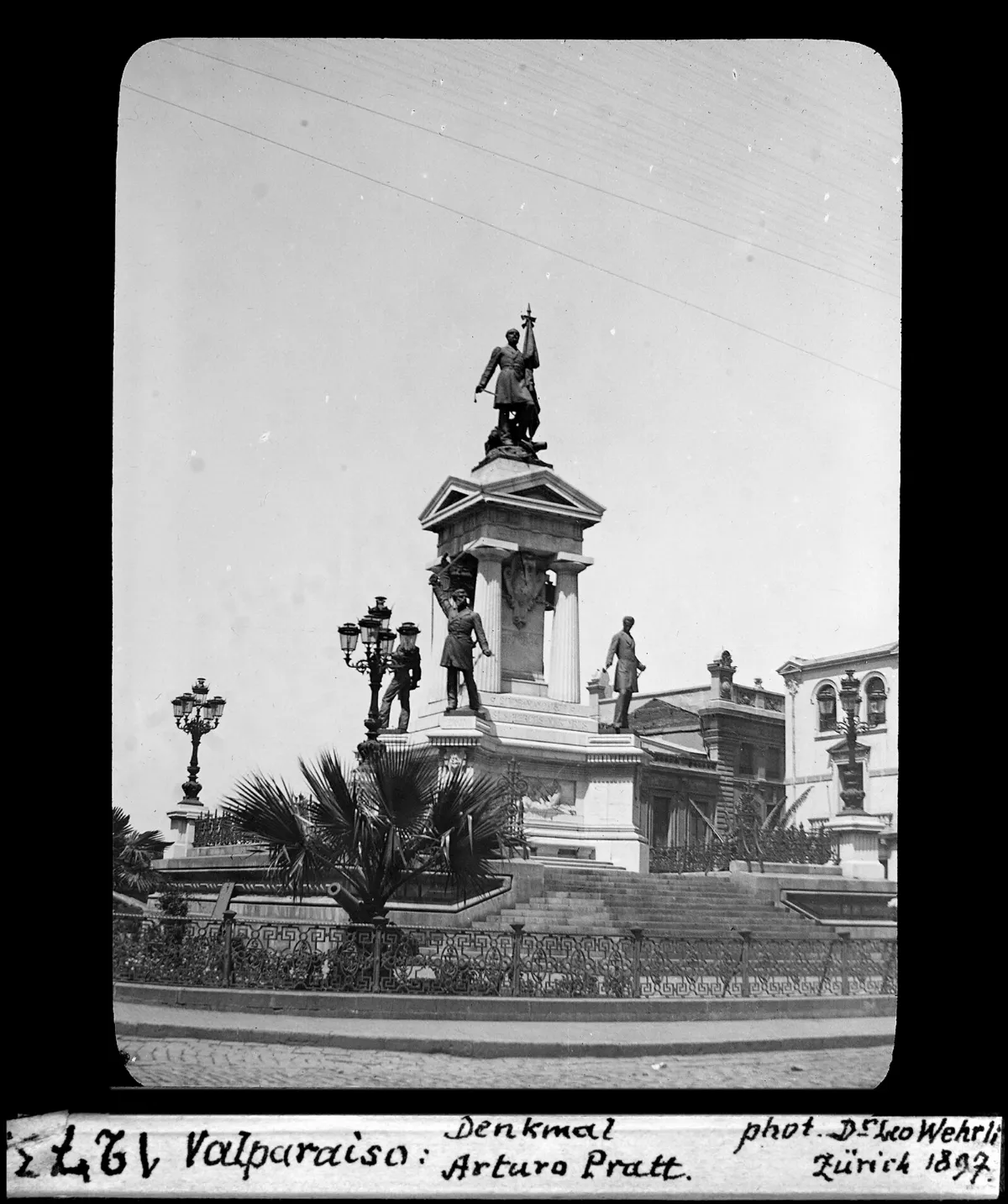 Monumento a Arturo Prat en Valparaíso — aprox. 1897–1940 | Chile de Ayer