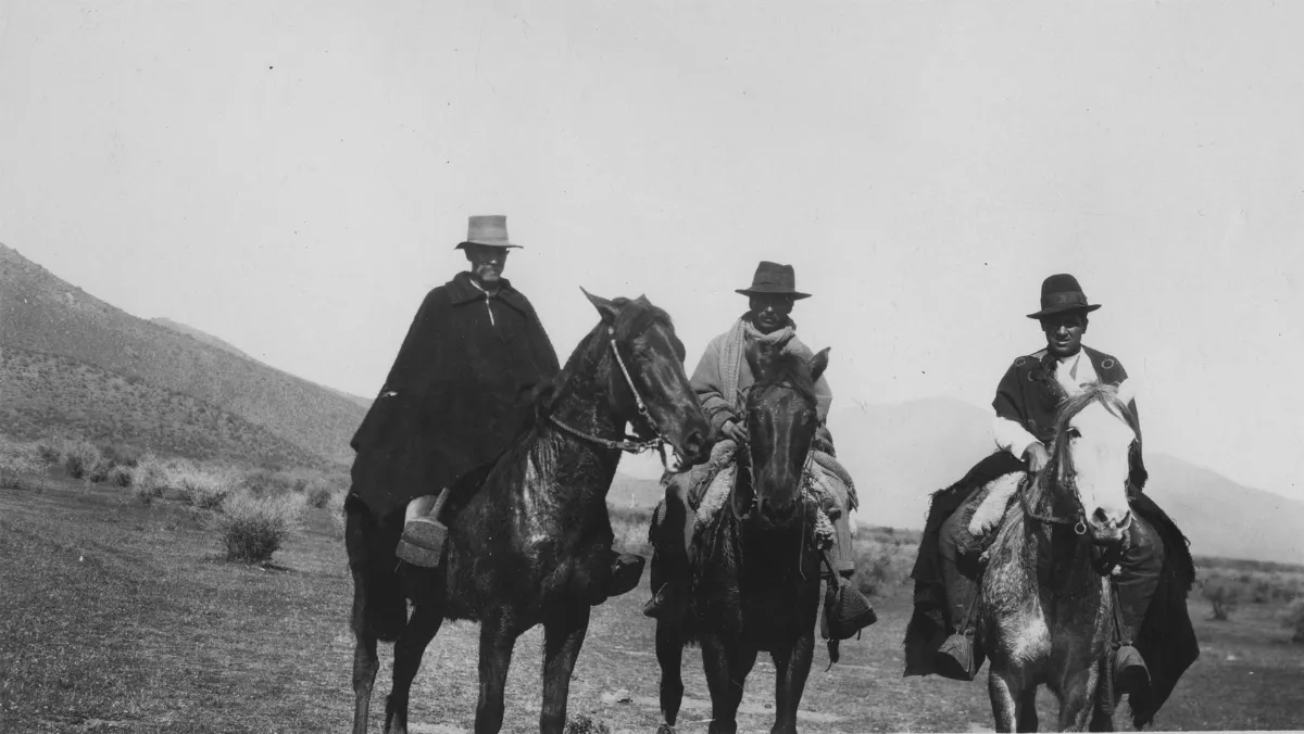 Tres gauchos en la Patagonia semiárida — aprox. 1890–1930 | Chile de Ayer