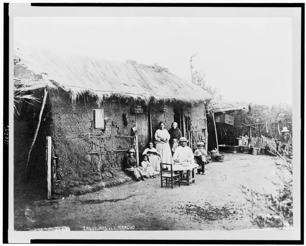 Inquilinos en el rancho — aprox. 1899–1930 | Chile de Ayer