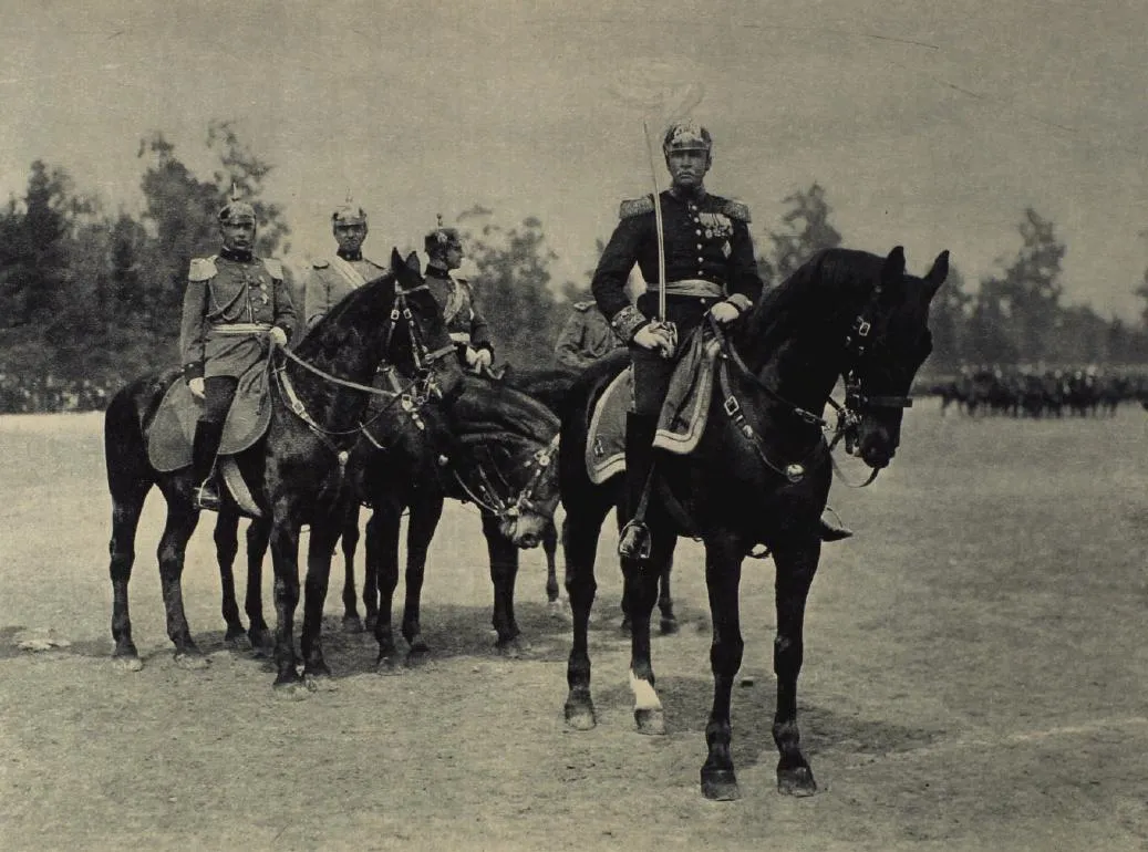 General Sofanor Parra y sus ayudantes en traje de gran parada — aprox. 1916–1930 | Chile de Ayer