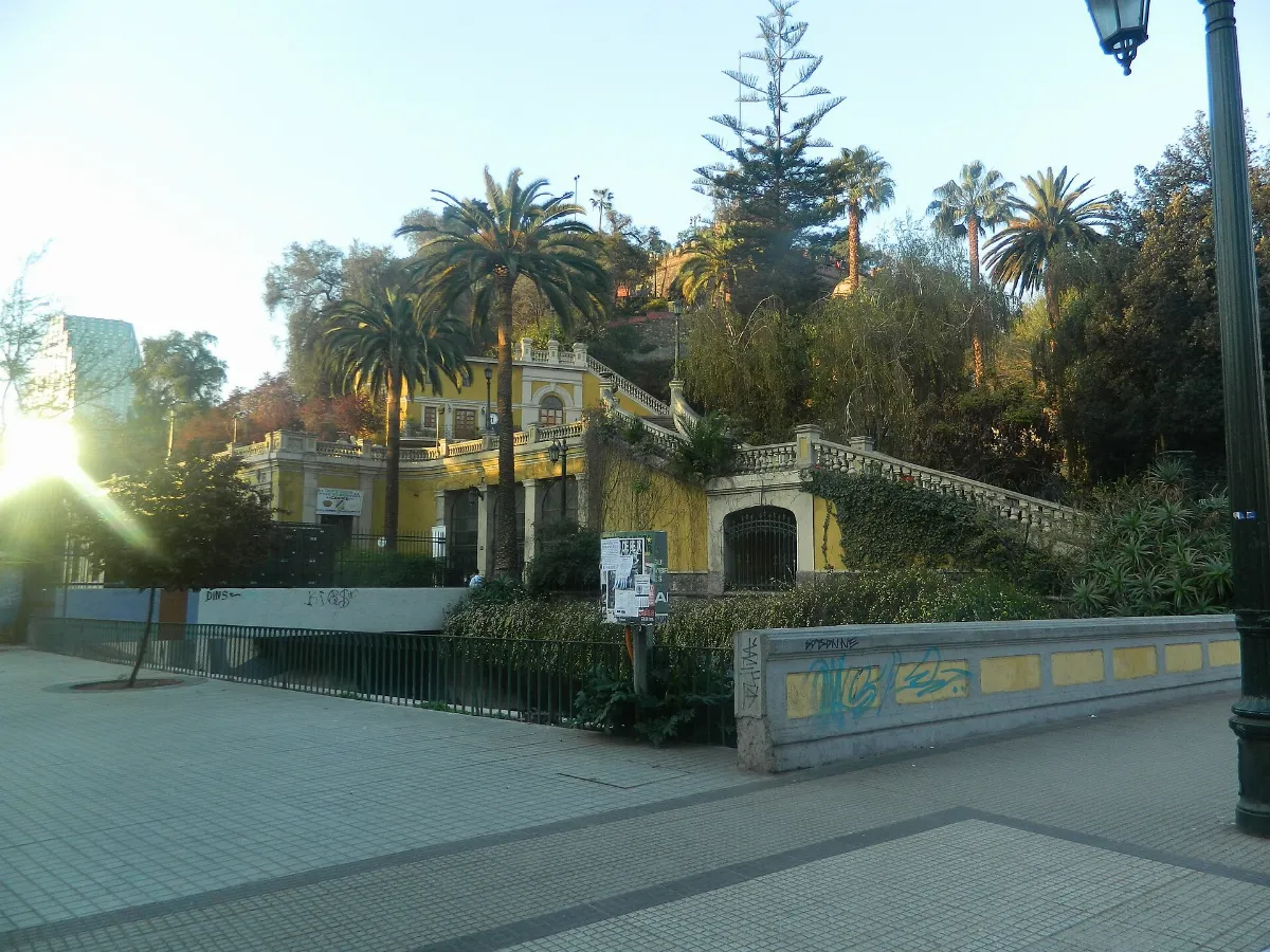 Entrada del Cerro Santa Lucía, Santiago — aprox. 1880–1930 | Chile de Ayer