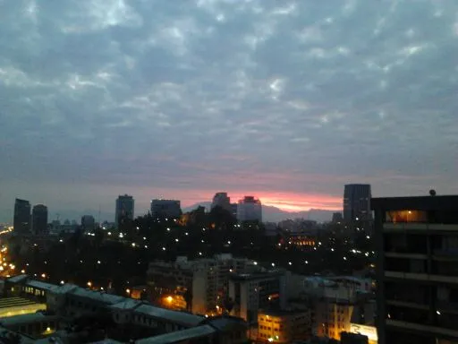Atardecer sobre Santiago con la cordillera de los Andes al fondo — aprox. 1880–1930 | Chile de Ayer