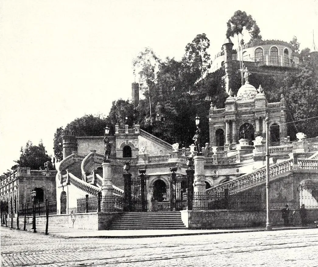 Gran entrada del Cerro Santa Lucía, Santiago, 1904 — aprox. 1904–1930 | Chile de Ayer