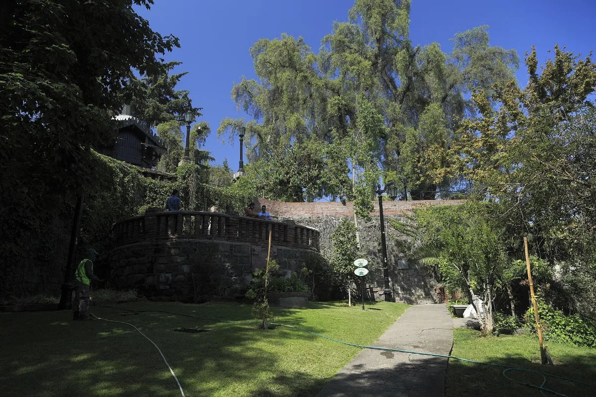 Subida norte del Cerro Santa Lucía hacia el Jardín Circular — aprox. 1880–1930 | Chile de Ayer
