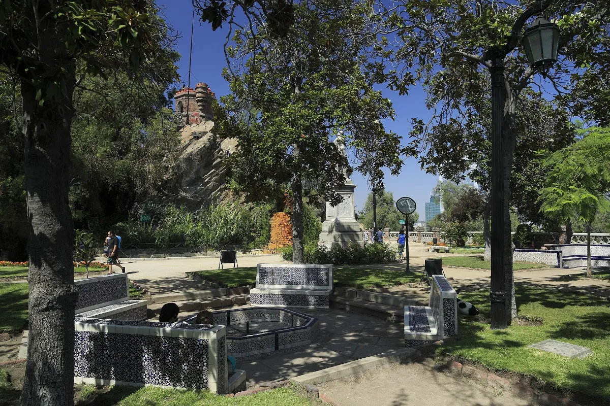 Plaza Pedro de Valdivia, Cerro Santa Lucía — aprox. 1880–1930 | Chile de Ayer