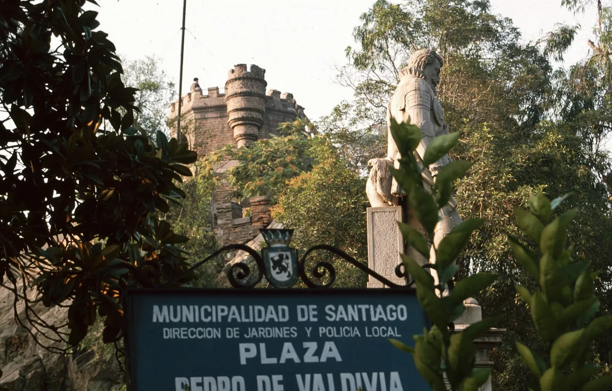 Plaza Pedro de Valdivia, Cerro Santa Lucía, Santiago — aprox. 1880–1930 | Chile de Ayer