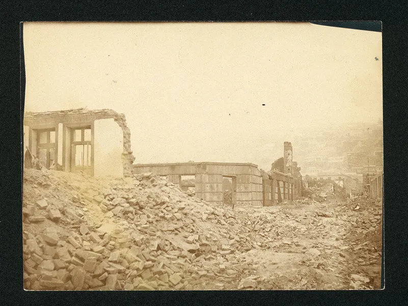 Ruinas y montañas de escombros en Valparaíso tras el terremoto de 1906 — aprox. 1906 | Chile de Ayer