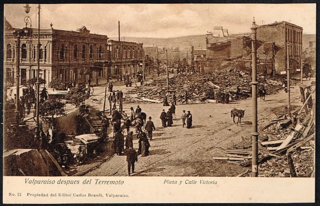Destrucción en Valparaíso desde calle Condell a Pedro Montt tras el terremoto de 1906 — aprox. 1906 | Chile de Ayer