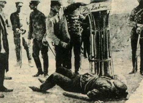 Fusilamiento de saqueadores tras el terremoto de Valparaíso de 1906 — aprox. 1906 | Chile de Ayer