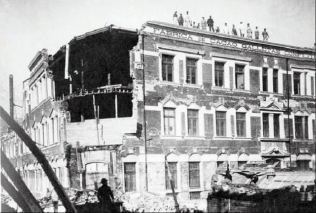 Fabrica Hucke destruida, se reconstruiría mas tarde. — aprox. 1906 | Chile de Ayer