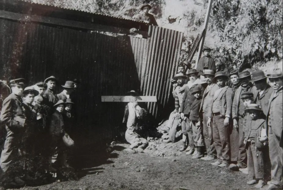 Fusilamiento público de saqueadores tras el terremoto de Valparaíso, 1906 — aprox. 1906 | Chile de Ayer