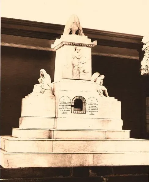 Mausoleo del corazón de Diego Portales en Valparaíso — aprox. 1906 | Chile de Ayer