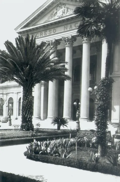 Edificio del Congreso Nacional de Chile en Santiago, hacia 1920 — aprox. 1920 | Chile de Ayer