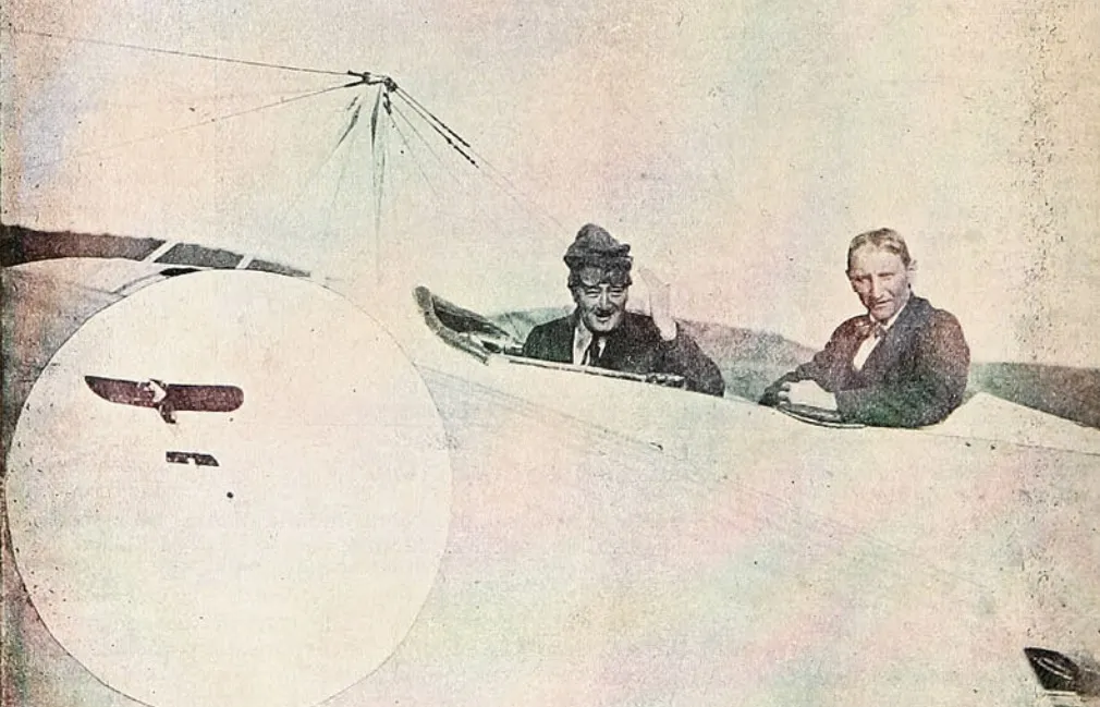 Piloto aviador David Fuentes, raid Santiago-Valparaíso — aprox. 1915 | Chile de Ayer