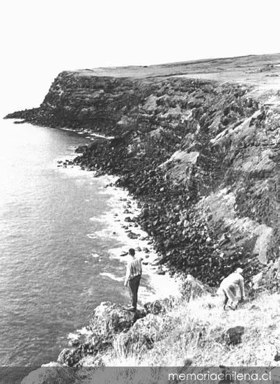 Acantilados de Isla de Pascua, hacia 1888 — 1888 | Chile de Ayer