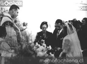 Alberto Hurtado Cruchaga en el matrimonio de Marta Cruchaga y Roberto Escobar, 19 marzo 1950 — 1950 | Chile de Ayer
