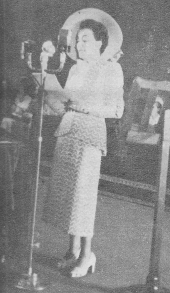 Ana Figueroa, presidenta de FECHIF, en ceremonia de promulgación del derecho a sufragio femenino, enero 1949 — 1949 | Chile de Ayer