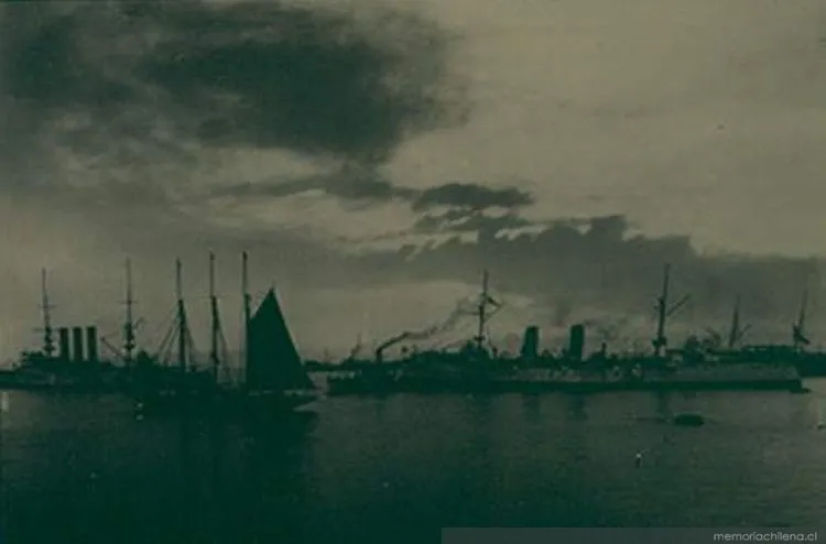 Barcos en el puerto, Valparaíso, 1906 — 1906 | Chile de Ayer