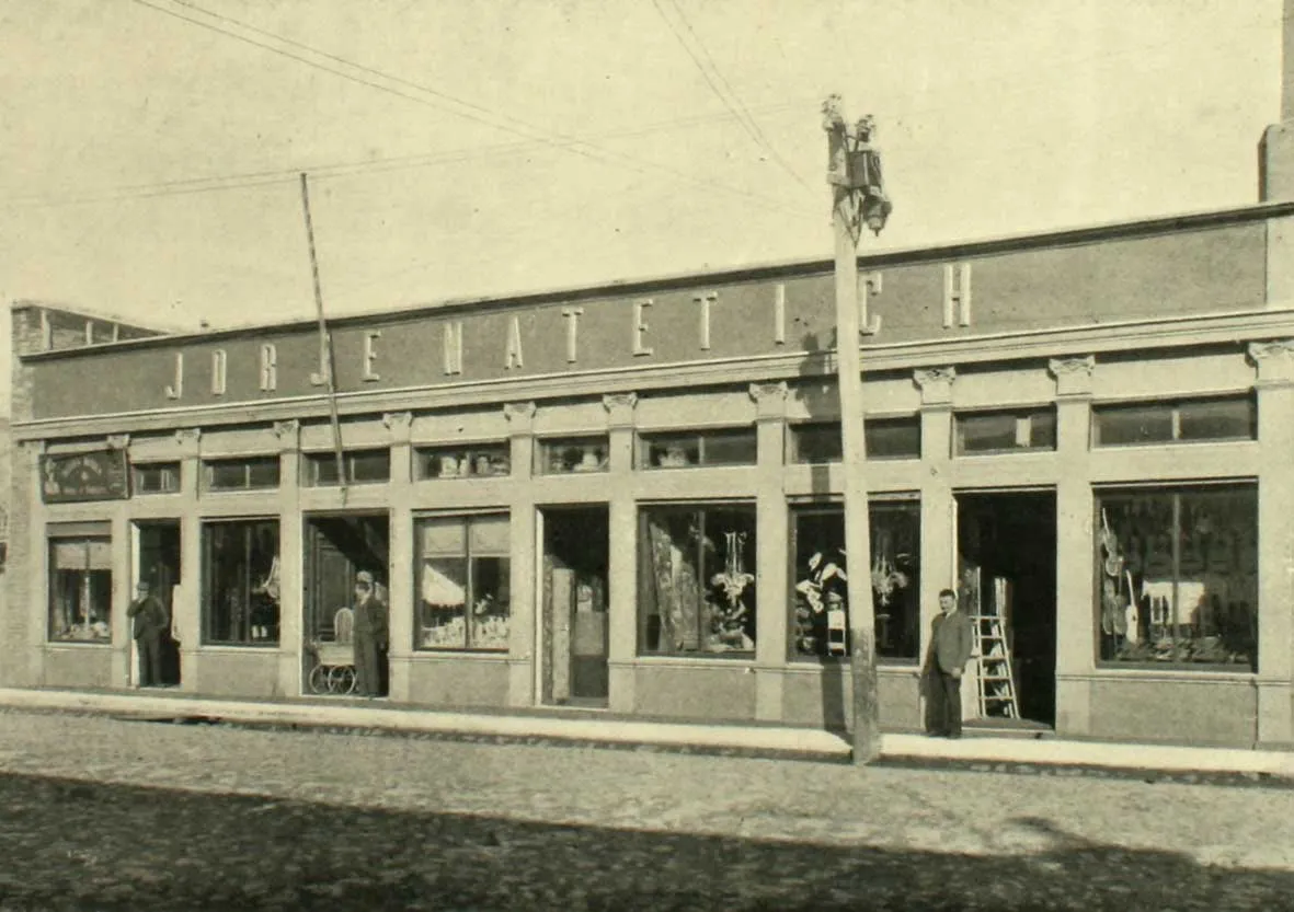Bazar y mueblería de Jorge Matetich, Punta Arenas, 1906 — 1906 | Chile de Ayer