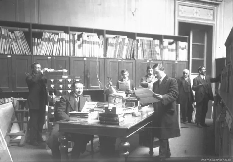 Biblioteca Nacional, Sección Periódicos, hacia 1910 — 1910 | Chile de Ayer