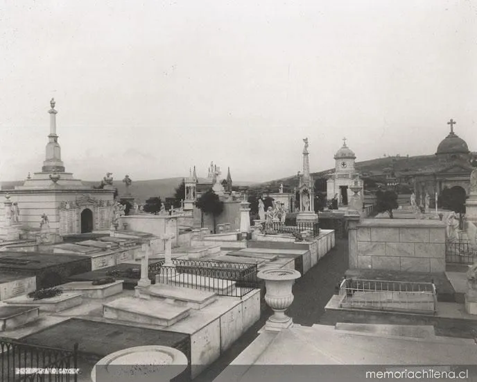 Cementerio Católico de Valparaíso, hacia 1900 — 1900 | Chile de Ayer