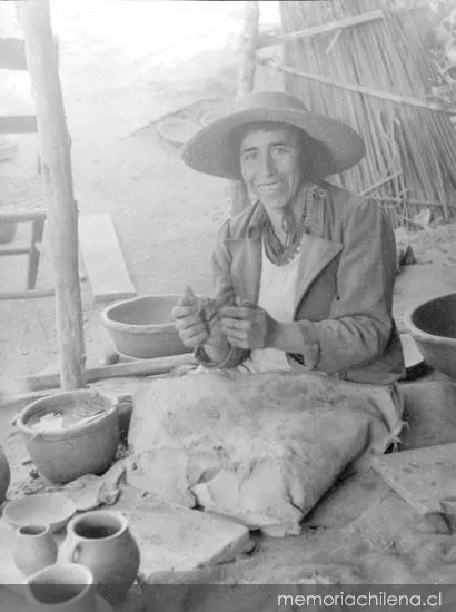 Ceramista de El Copao, 1930 — 1930 | Chile de Ayer