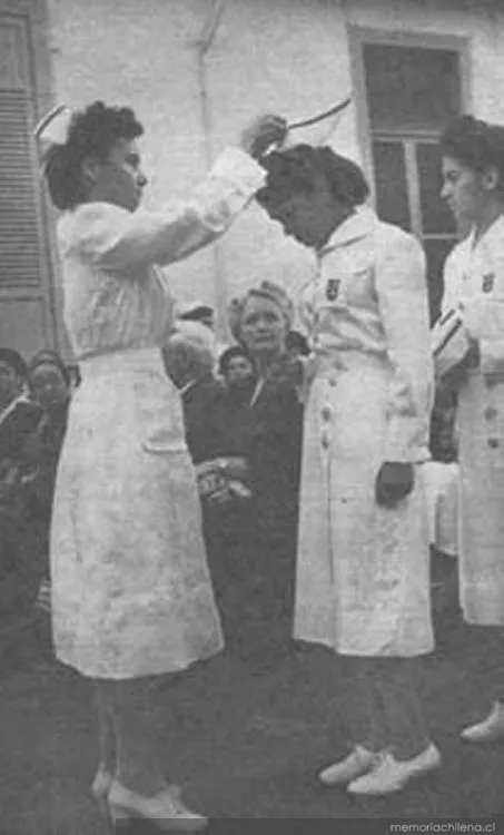 Ceremonia de graduación, Escuela de Enfermería de la Universidad de Chile, 1949 — 1949 | Chile de Ayer