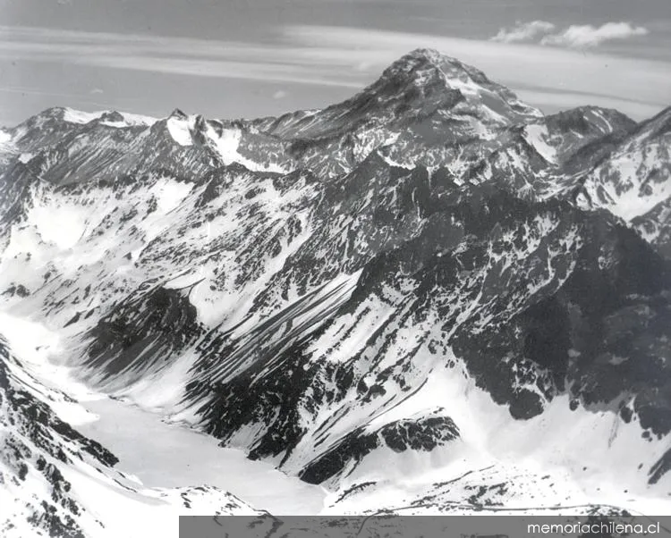 Cerro Aconcagua, Laguna del Inca, 1935 — 1935 | Chile de Ayer