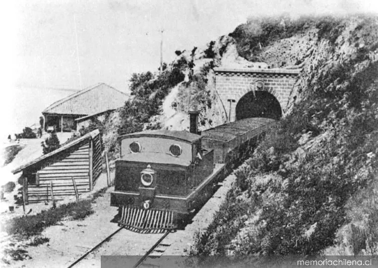Cerro Chepe y túnel del ferrocarril a Curanilahue, hacia 1920 — 1920 | Chile de Ayer